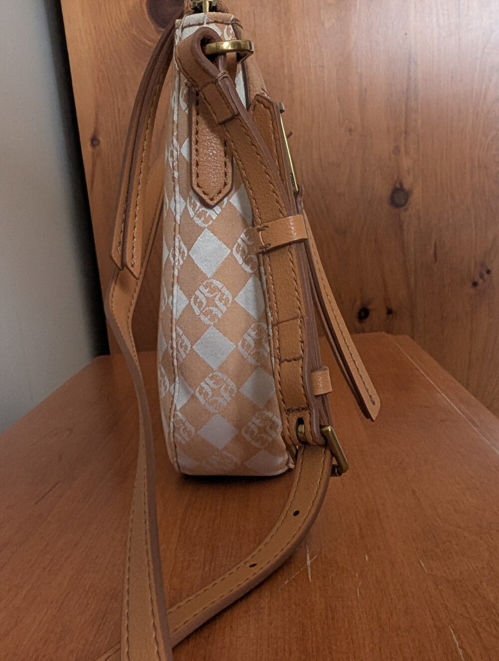 Fossil Women's Tan & White Patterned Crossbody Bag - Picture 4 of 9